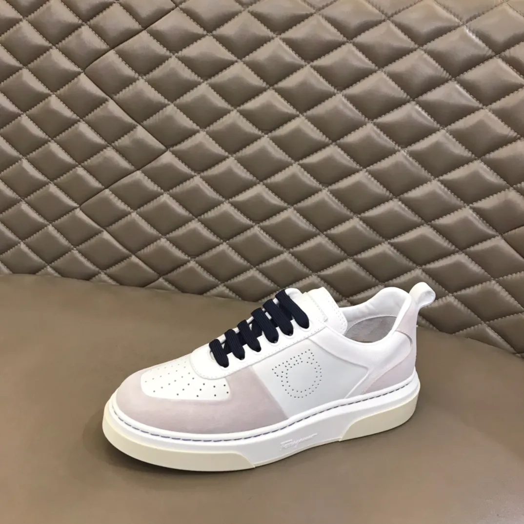 p420 "Salvatore Ferraga**" men's low-cut fashion sneakers. This casual shoe has a novel structure and is made of soft calfskin. The contrasting color elements on the upper highlight the bold and avant-garde atmosphere. The first-layer cowhide lining is high-end and comfortable. Energetic and fresh, these shoes can be worn with casual looks or add a touch of street style to elegant trousers.  Size: 38-44
